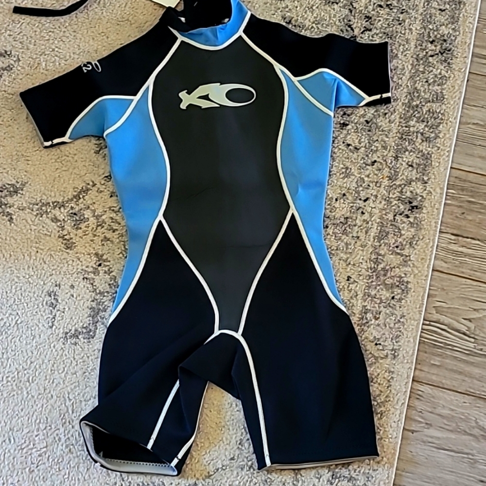 Brand new Wet suit Med.
